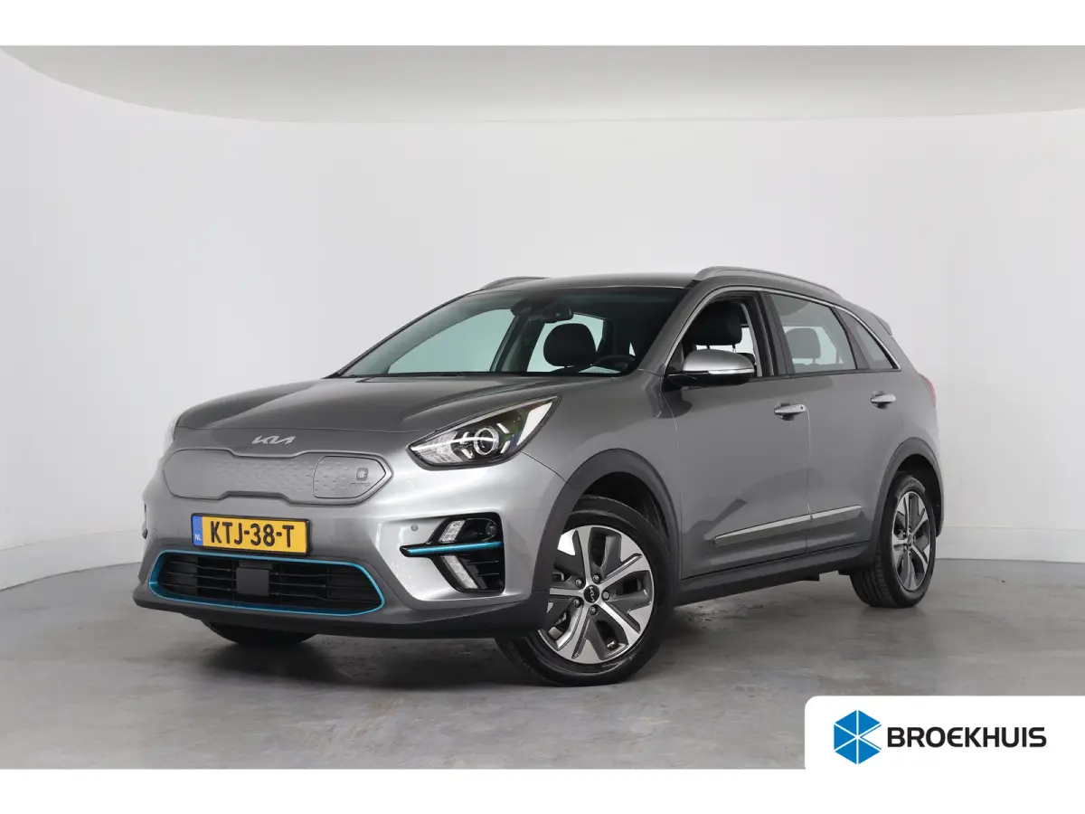 ComfortLine 64 kWh | Camera | SOH 100% | Stoel & Stuurverwarming | Cruise Control Adaptief | Navigatie | Apple Carplay & Android Auto | Parkeersensoren |