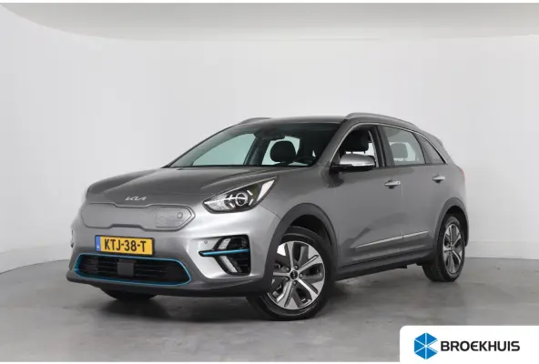 ComfortLine 64 kWh | Camera | SOH 100% | Stoel & Stuurverwarming | Cruise Control Adaptief | Navigatie | Apple Carplay & Android Auto | Parkeersensoren |