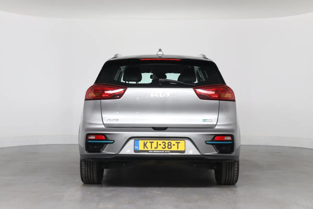 ComfortLine 64 kWh | Camera | SOH 100% | Stoel & Stuurverwarming | Cruise Control Adaptief | Navigatie | Apple Carplay & Android Auto | Parkeersensoren |