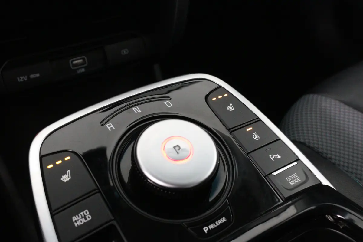 ComfortLine 64 kWh | Camera | SOH 100% | Stoel & Stuurverwarming | Cruise Control Adaptief | Navigatie | Apple Carplay & Android Auto | Parkeersensoren |