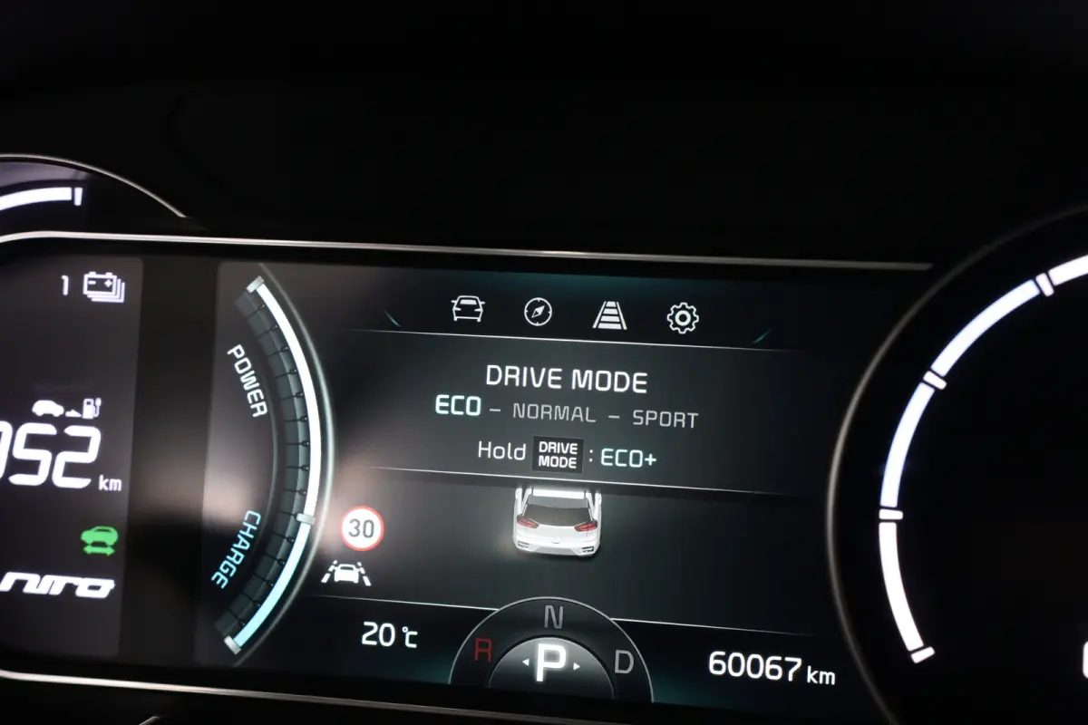 ComfortLine 64 kWh | Camera | SOH 100% | Stoel & Stuurverwarming | Cruise Control Adaptief | Navigatie | Apple Carplay & Android Auto | Parkeersensoren |