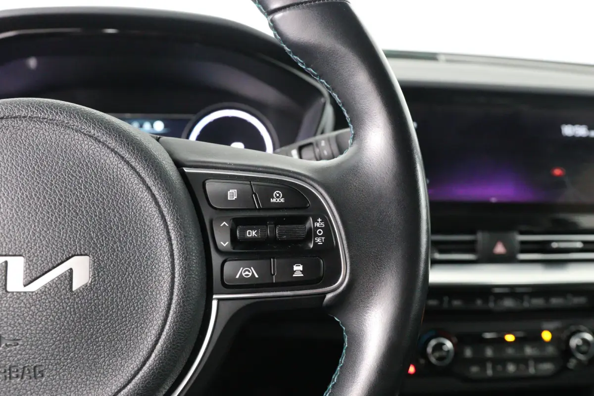 ComfortLine 64 kWh | Camera | SOH 100% | Stoel & Stuurverwarming | Cruise Control Adaptief | Navigatie | Apple Carplay & Android Auto | Parkeersensoren |