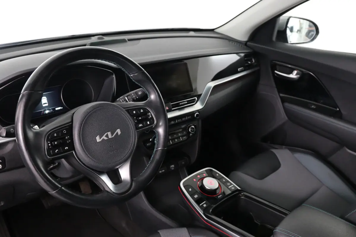 ComfortLine 64 kWh | Camera | SOH 100% | Stoel & Stuurverwarming | Cruise Control Adaptief | Navigatie | Apple Carplay & Android Auto | Parkeersensoren |