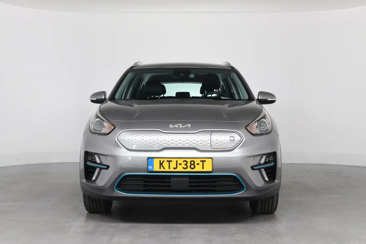 ComfortLine 64 kWh | Camera | SOH 100% | Stoel & Stuurverwarming | Cruise Control Adaptief | Navigatie | Apple Carplay & Android Auto | Parkeersensoren |