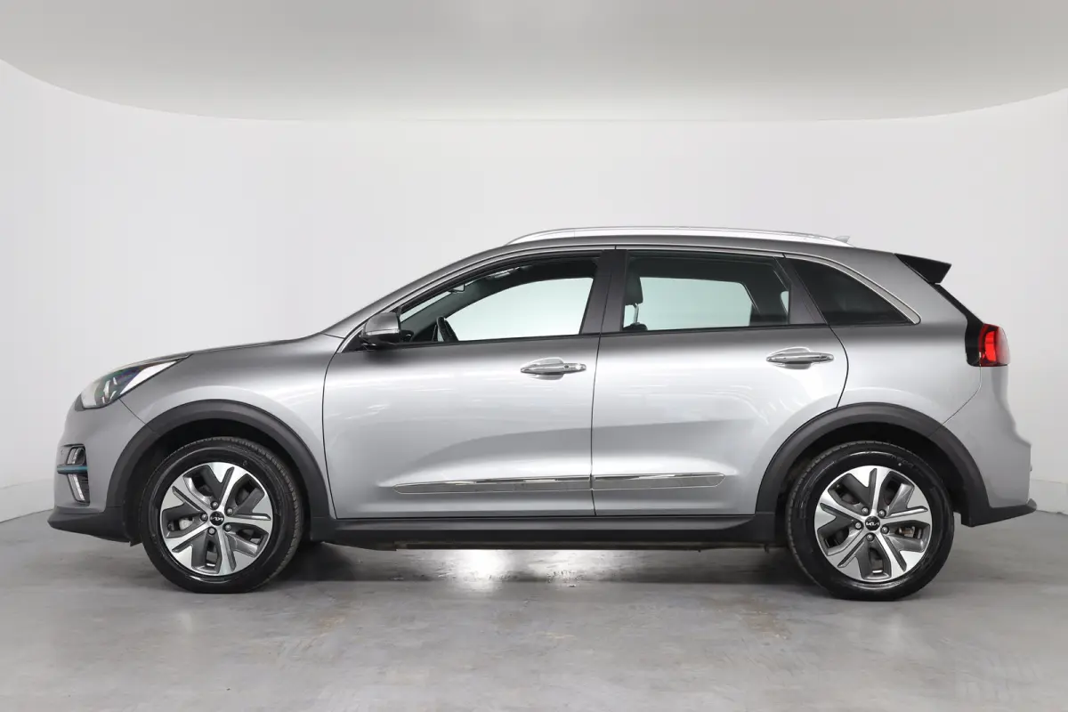 ComfortLine 64 kWh | Camera | SOH 100% | Stoel & Stuurverwarming | Cruise Control Adaptief | Navigatie | Apple Carplay & Android Auto | Parkeersensoren |