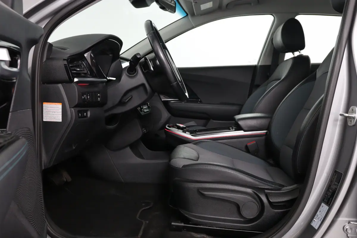 ComfortLine 64 kWh | Camera | SOH 100% | Stoel & Stuurverwarming | Cruise Control Adaptief | Navigatie | Apple Carplay & Android Auto | Parkeersensoren |