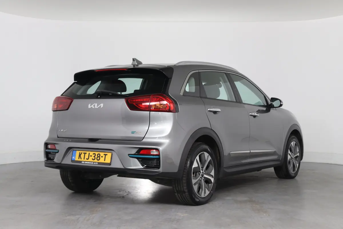 ComfortLine 64 kWh | Camera | SOH 100% | Stoel & Stuurverwarming | Cruise Control Adaptief | Navigatie | Apple Carplay & Android Auto | Parkeersensoren |