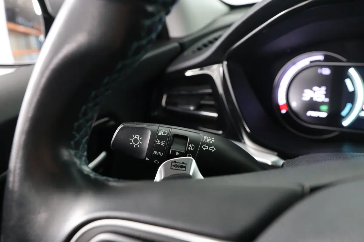 ComfortLine 64 kWh | Camera | SOH 100% | Stoel & Stuurverwarming | Cruise Control Adaptief | Navigatie | Apple Carplay & Android Auto | Parkeersensoren |