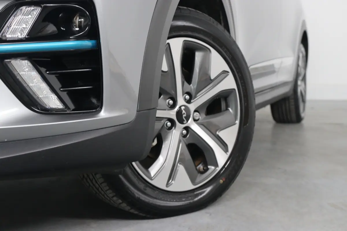 ComfortLine 64 kWh | Camera | SOH 100% | Stoel & Stuurverwarming | Cruise Control Adaptief | Navigatie | Apple Carplay & Android Auto | Parkeersensoren |