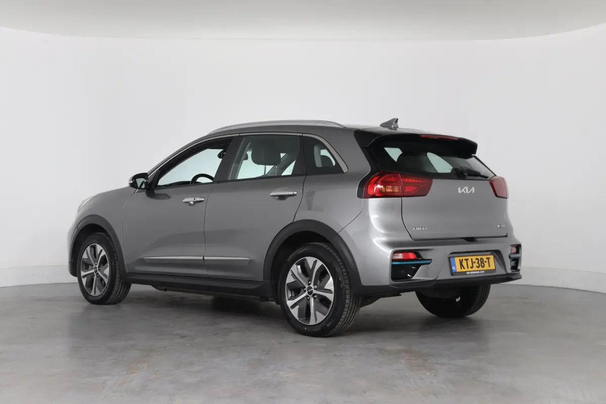 ComfortLine 64 kWh | Camera | SOH 100% | Stoel & Stuurverwarming | Cruise Control Adaptief | Navigatie | Apple Carplay & Android Auto | Parkeersensoren |