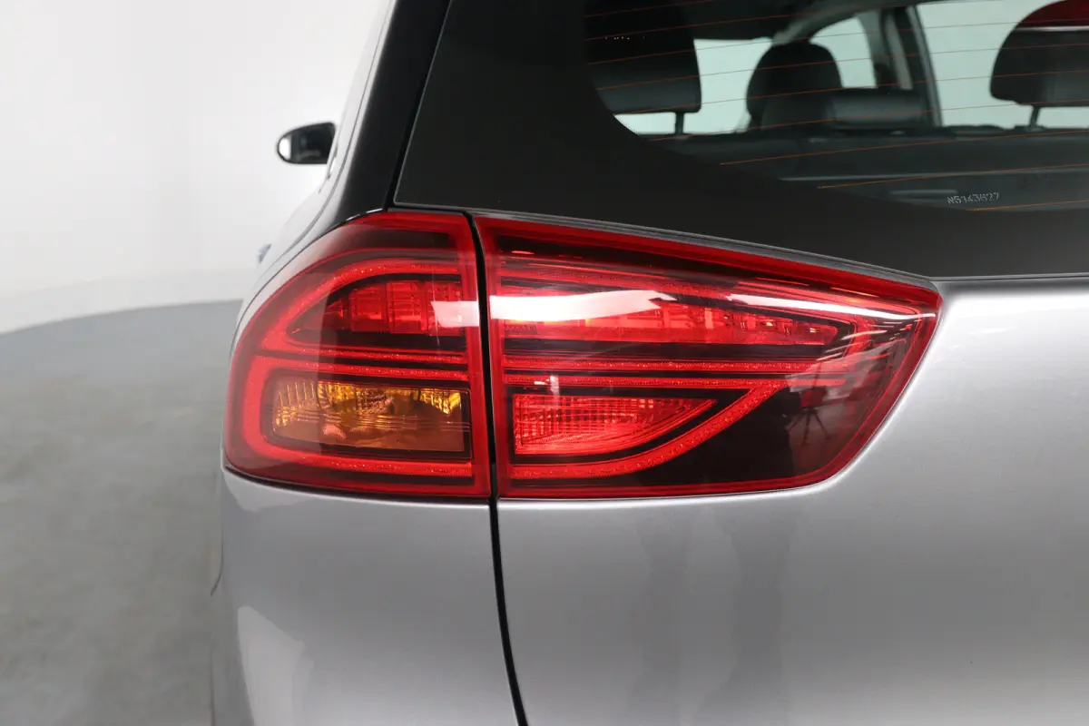 ComfortLine 64 kWh | Camera | SOH 100% | Stoel & Stuurverwarming | Cruise Control Adaptief | Navigatie | Apple Carplay & Android Auto | Parkeersensoren |