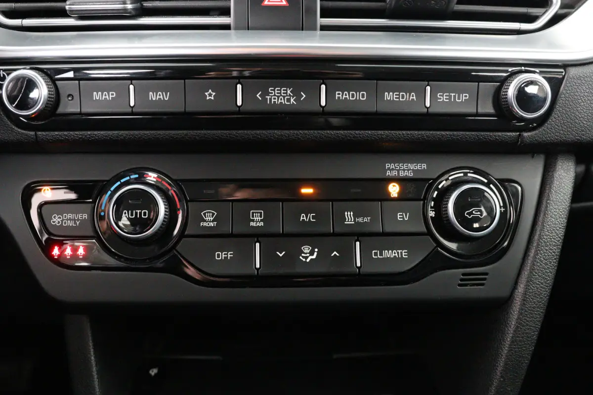 ComfortLine 64 kWh | Camera | SOH 100% | Stoel & Stuurverwarming | Cruise Control Adaptief | Navigatie | Apple Carplay & Android Auto | Parkeersensoren |