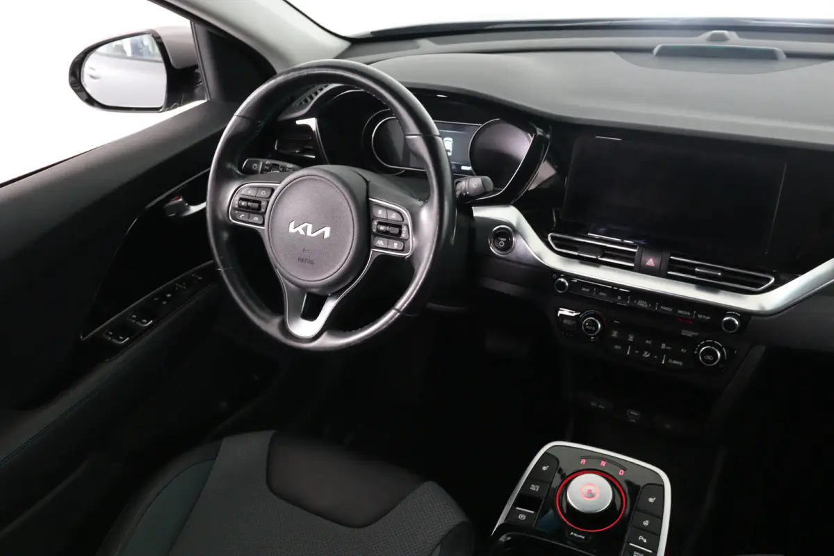 ComfortLine 64 kWh | Camera | SOH 100% | Stoel & Stuurverwarming | Cruise Control Adaptief | Navigatie | Apple Carplay & Android Auto | Parkeersensoren |