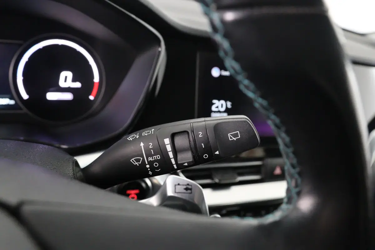 ComfortLine 64 kWh | Camera | SOH 100% | Stoel & Stuurverwarming | Cruise Control Adaptief | Navigatie | Apple Carplay & Android Auto | Parkeersensoren |