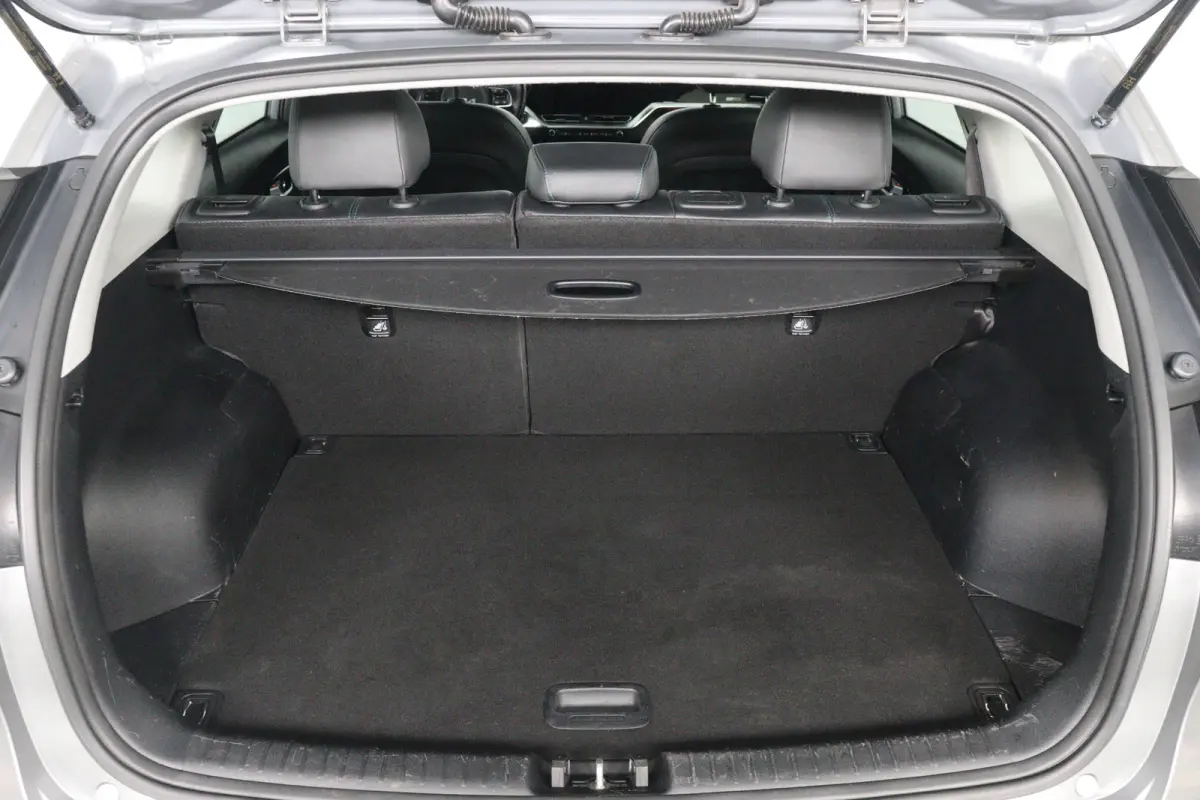 ComfortLine 64 kWh | Camera | SOH 100% | Stoel & Stuurverwarming | Cruise Control Adaptief | Navigatie | Apple Carplay & Android Auto | Parkeersensoren |