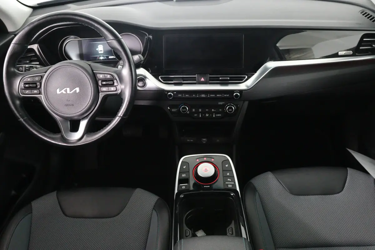 ComfortLine 64 kWh | Camera | SOH 100% | Stoel & Stuurverwarming | Cruise Control Adaptief | Navigatie | Apple Carplay & Android Auto | Parkeersensoren |