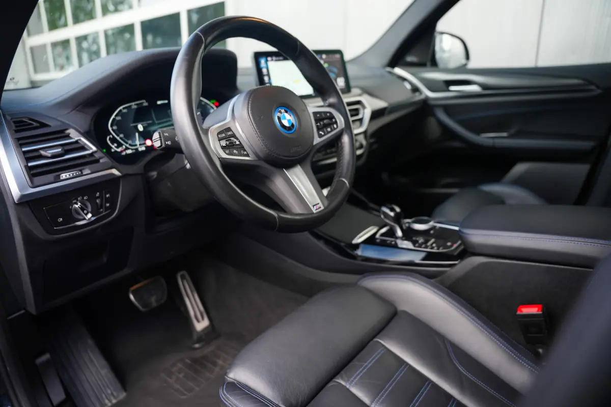 xDrive30e 292 pk High Executive M-Sport / BTW-Auto/ Pano-Dak/ H&K/ Head-Up/ ACC/ Keyless/ Camera/ M-Stoel/ Memory/ Stoelverw./ 20'' LMV