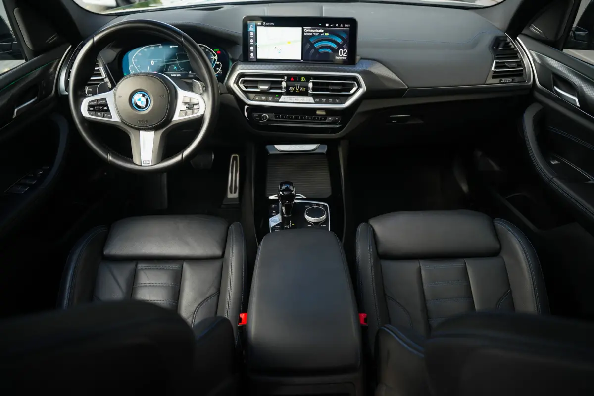 xDrive30e 292 pk High Executive M-Sport / BTW-Auto/ Pano-Dak/ H&K/ Head-Up/ ACC/ Keyless/ Camera/ M-Stoel/ Memory/ Stoelverw./ 20'' LMV