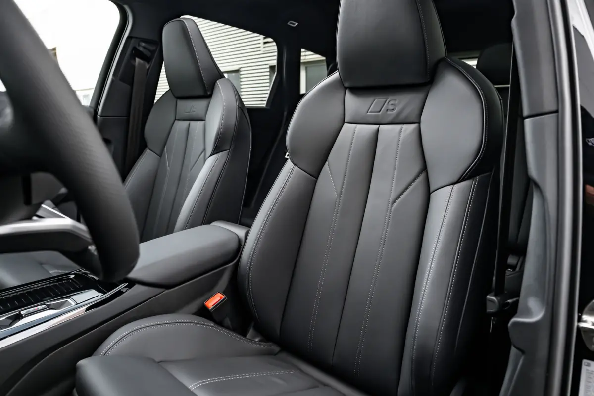 S edition 83 kWh / 252 pk | Adaptive air suspension | Adaptive cruise control | Audi sound system