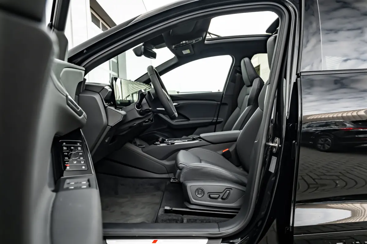 S edition 83 kWh / 252 pk | Adaptive air suspension | Adaptive cruise control | Audi sound system