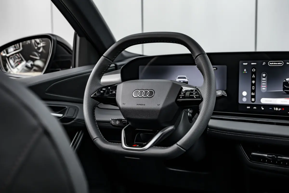 S edition 83 kWh / 252 pk | Adaptive air suspension | Adaptive cruise control | Audi sound system