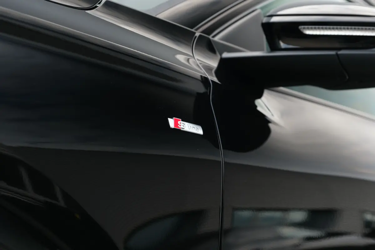 S edition 83 kWh / 252 pk | Adaptive air suspension | Adaptive cruise control | Audi sound system