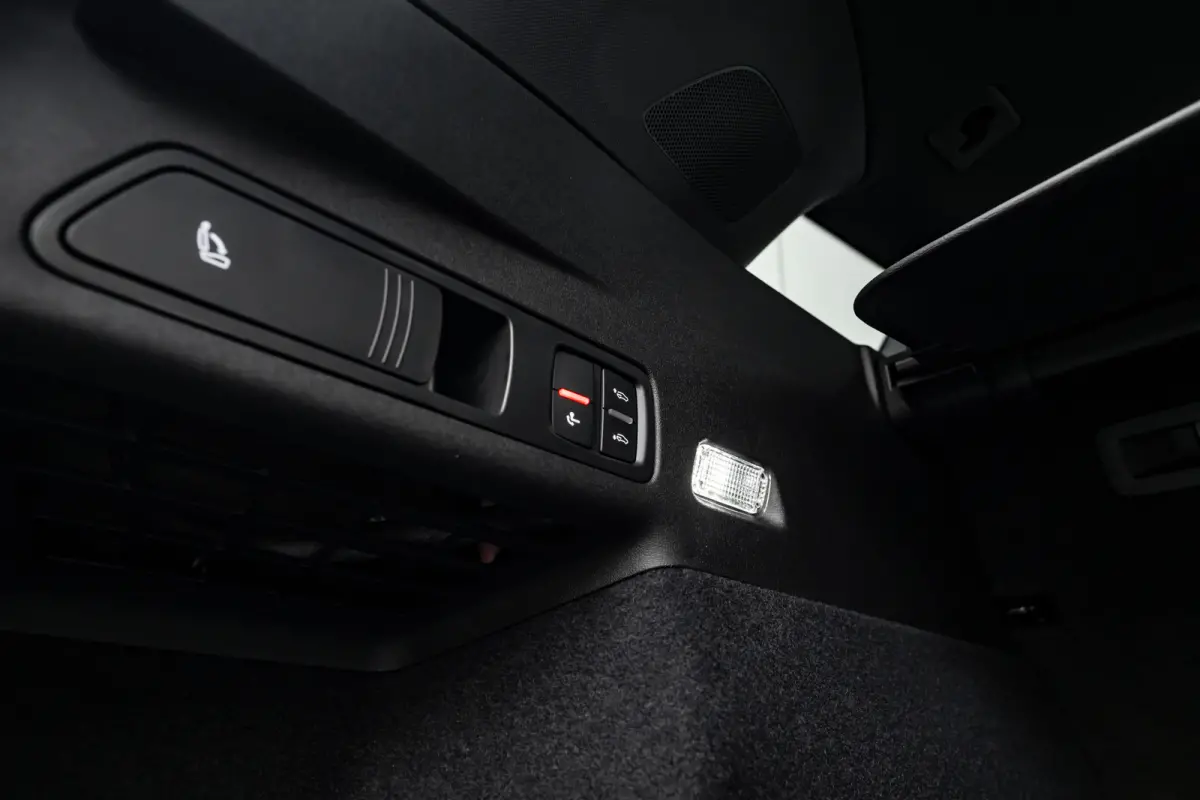 S edition 83 kWh / 252 pk | Adaptive air suspension | Adaptive cruise control | Audi sound system