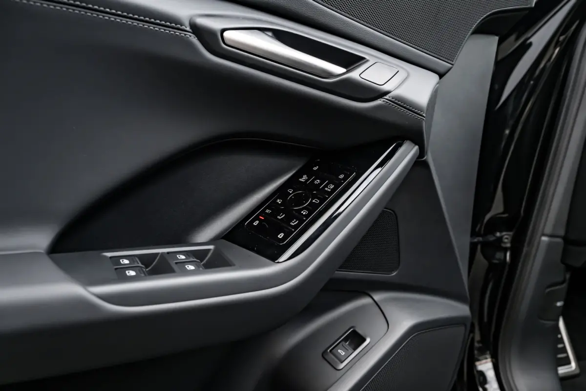 S edition 83 kWh / 252 pk | Adaptive air suspension | Adaptive cruise control | Audi sound system