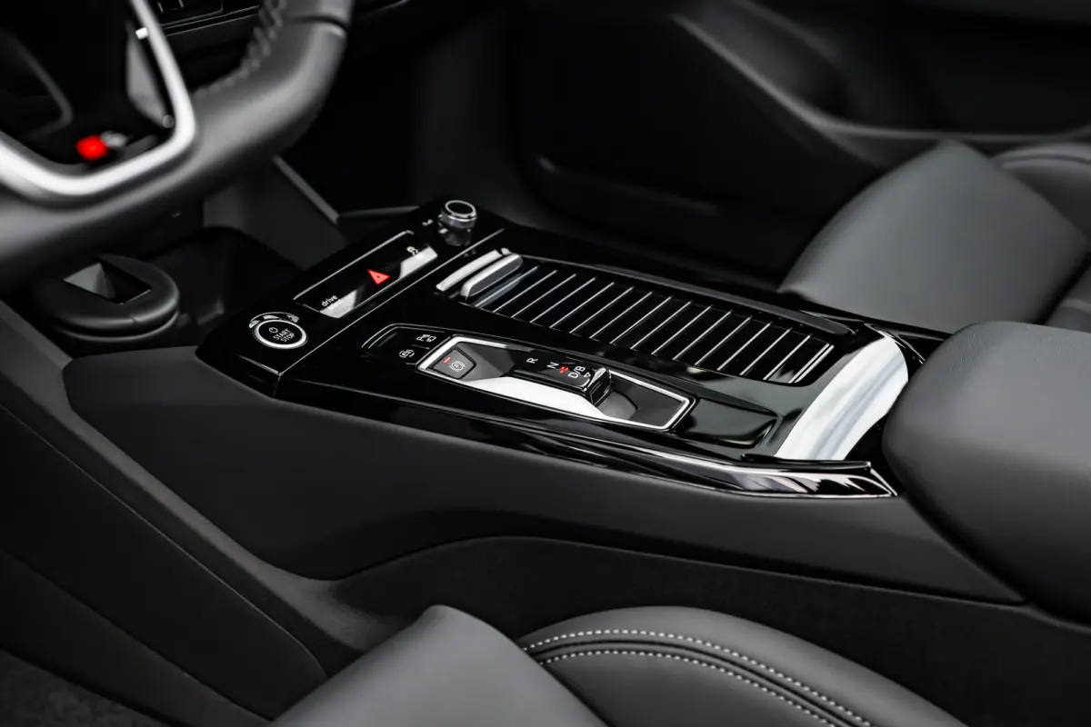 S edition 83 kWh / 252 pk | Adaptive air suspension | Adaptive cruise control | Audi sound system