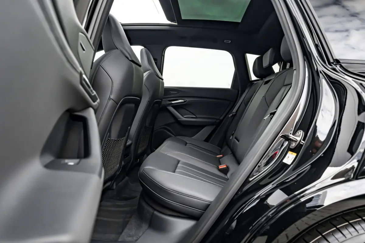 S edition 83 kWh / 252 pk | Adaptive air suspension | Adaptive cruise control | Audi sound system