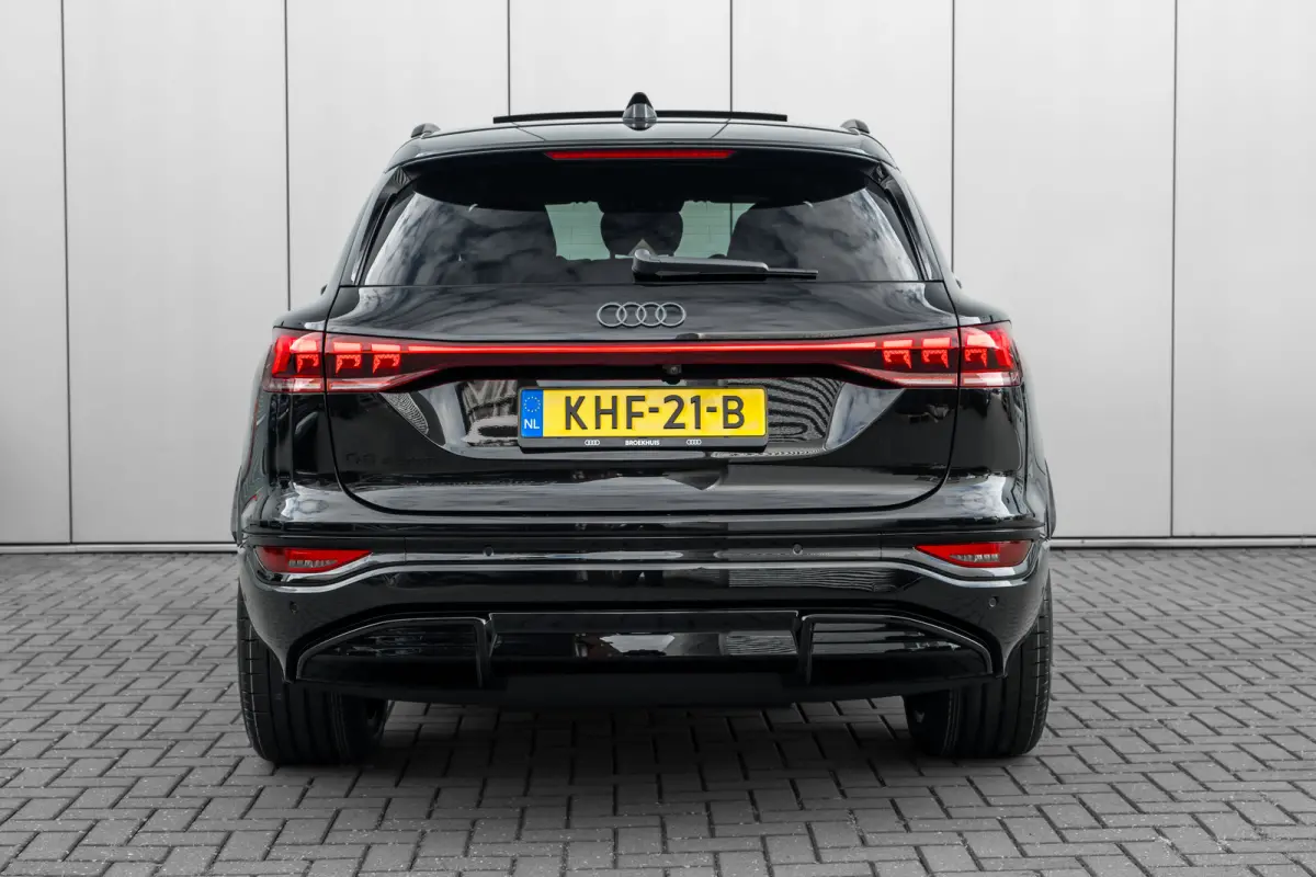 S edition 83 kWh / 252 pk | Adaptive air suspension | Adaptive cruise control | Audi sound system