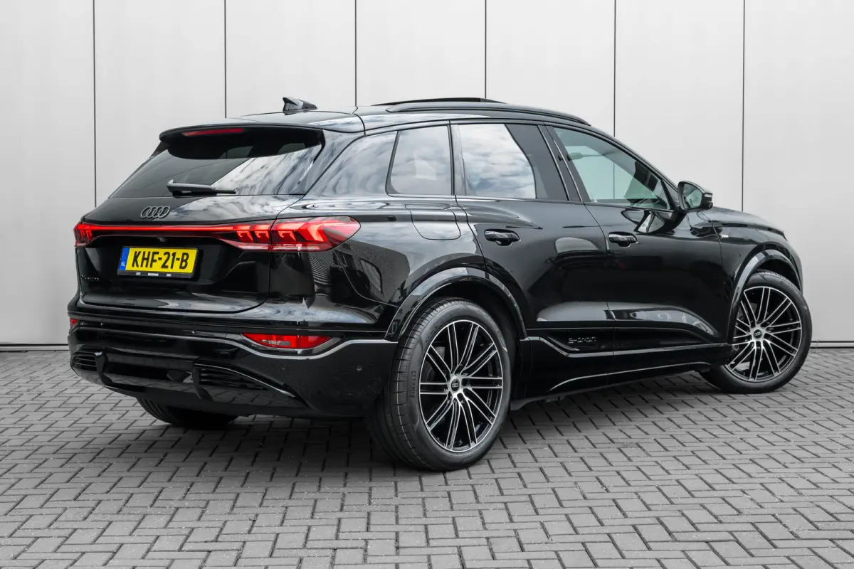 S edition 83 kWh / 252 pk | Adaptive air suspension | Adaptive cruise control | Audi sound system