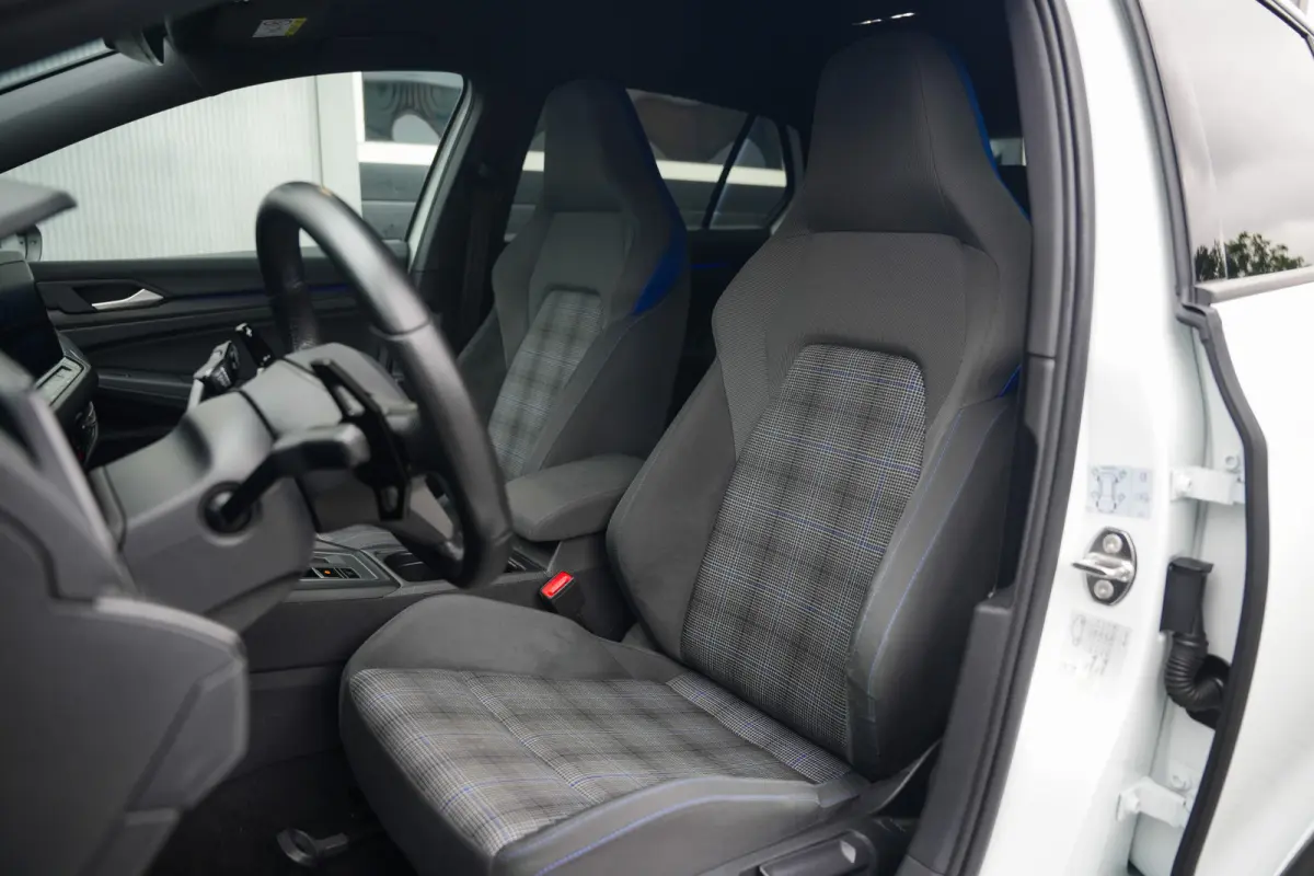 1.4 eHybrid GTE 245 pk /IQ.Light Matrix /Camera /Stoelverw. /Side Assist /Keyless-Go /Ambientverl. /Navi /3-Zone Clima /17'' LMV