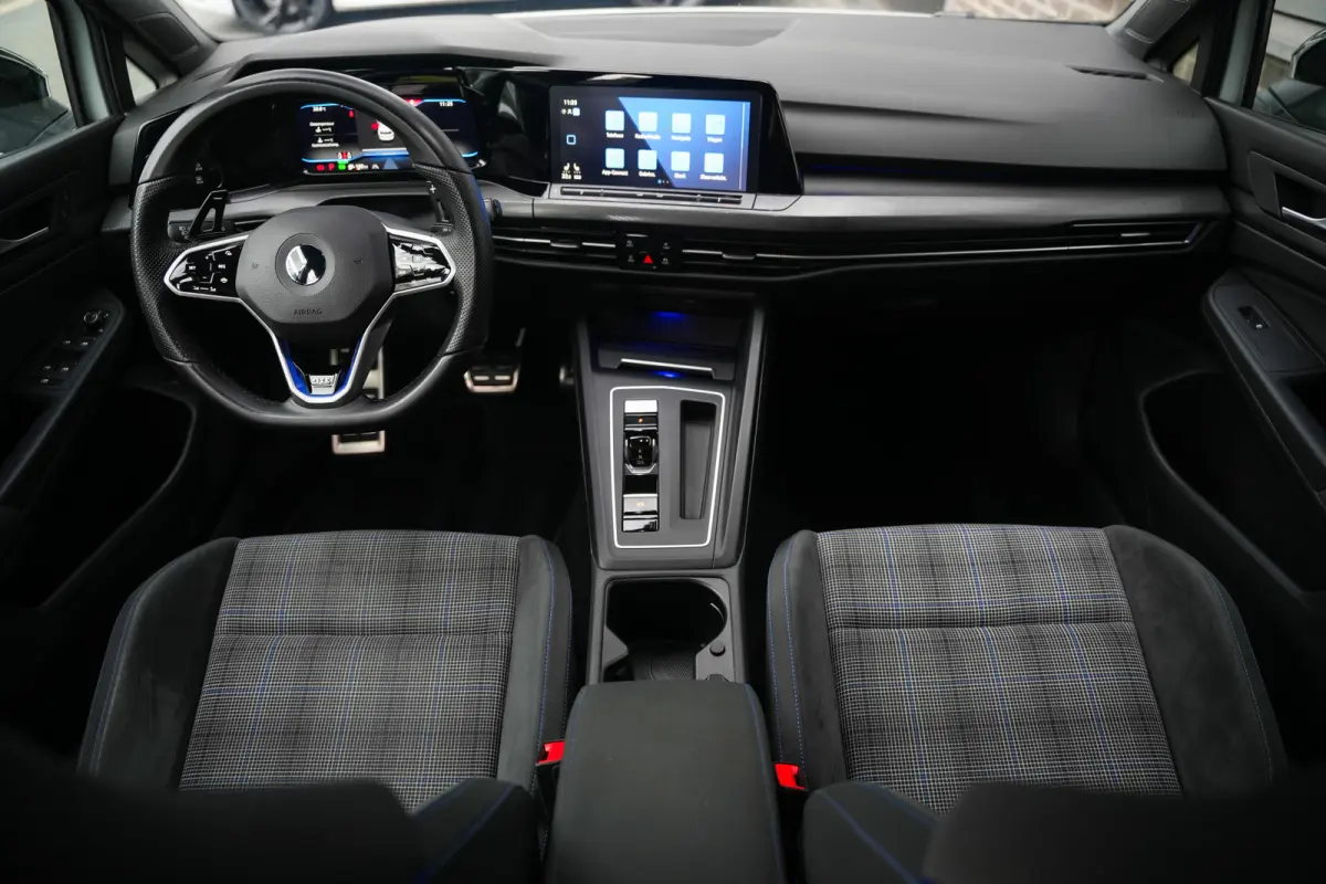 1.4 eHybrid GTE 245 pk /IQ.Light Matrix /Camera /Stoelverw. /Side Assist /Keyless-Go /Ambientverl. /Navi /3-Zone Clima /17'' LMV
