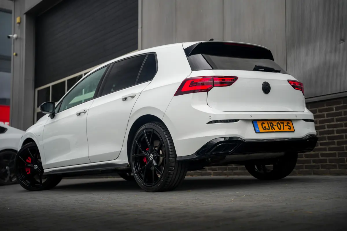 1.4 eHybrid GTE 245 pk /IQ.Light Matrix /Camera /Stoelverw. /Side Assist /Keyless-Go /Ambientverl. /Navi /3-Zone Clima /17'' LMV