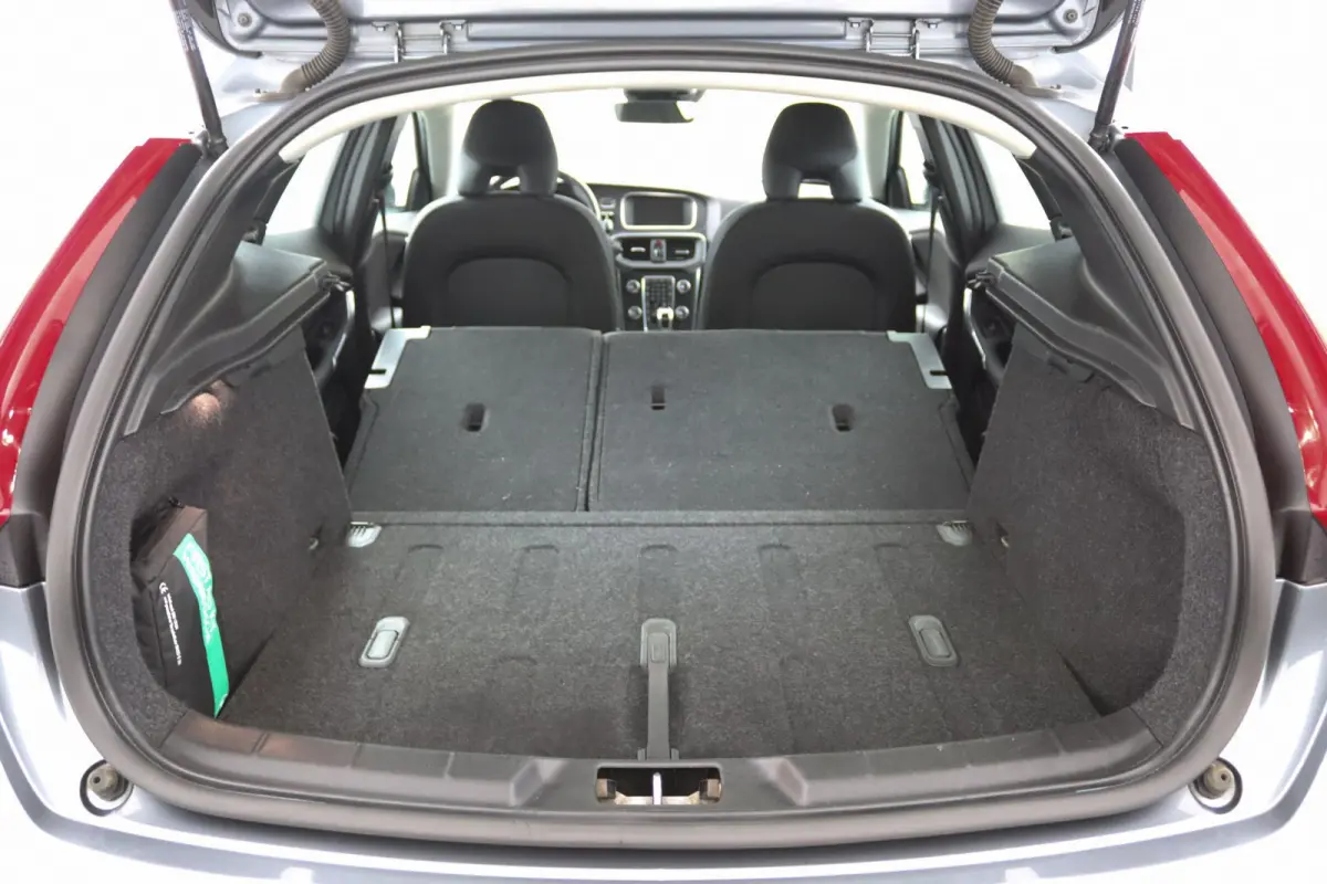 2.0 T3 Nordic+ | Stoelverwarming | Trekhaak | LED | Parkeersensoren Achter |