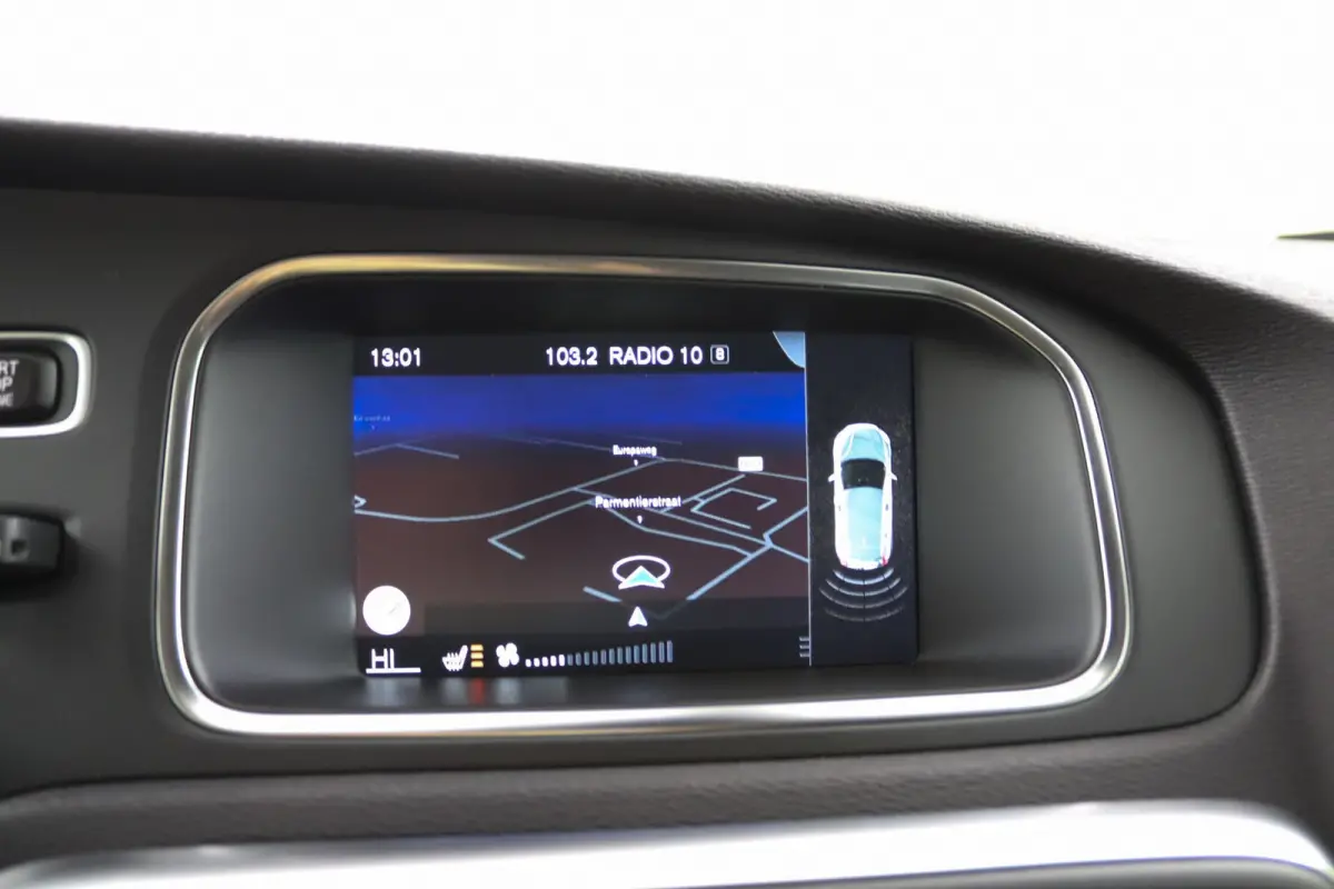 2.0 T3 Nordic+ | Stoelverwarming | Trekhaak | LED | Parkeersensoren Achter |