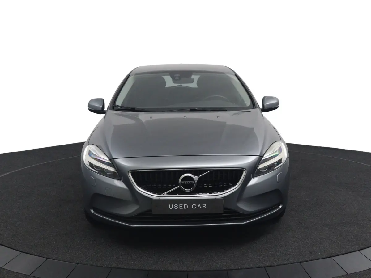 2.0 T3 Nordic+ | Stoelverwarming | Trekhaak | LED | Parkeersensoren Achter |