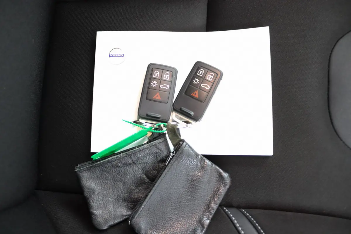 2.0 T3 Nordic+ | Stoelverwarming | Trekhaak | LED | Parkeersensoren Achter |