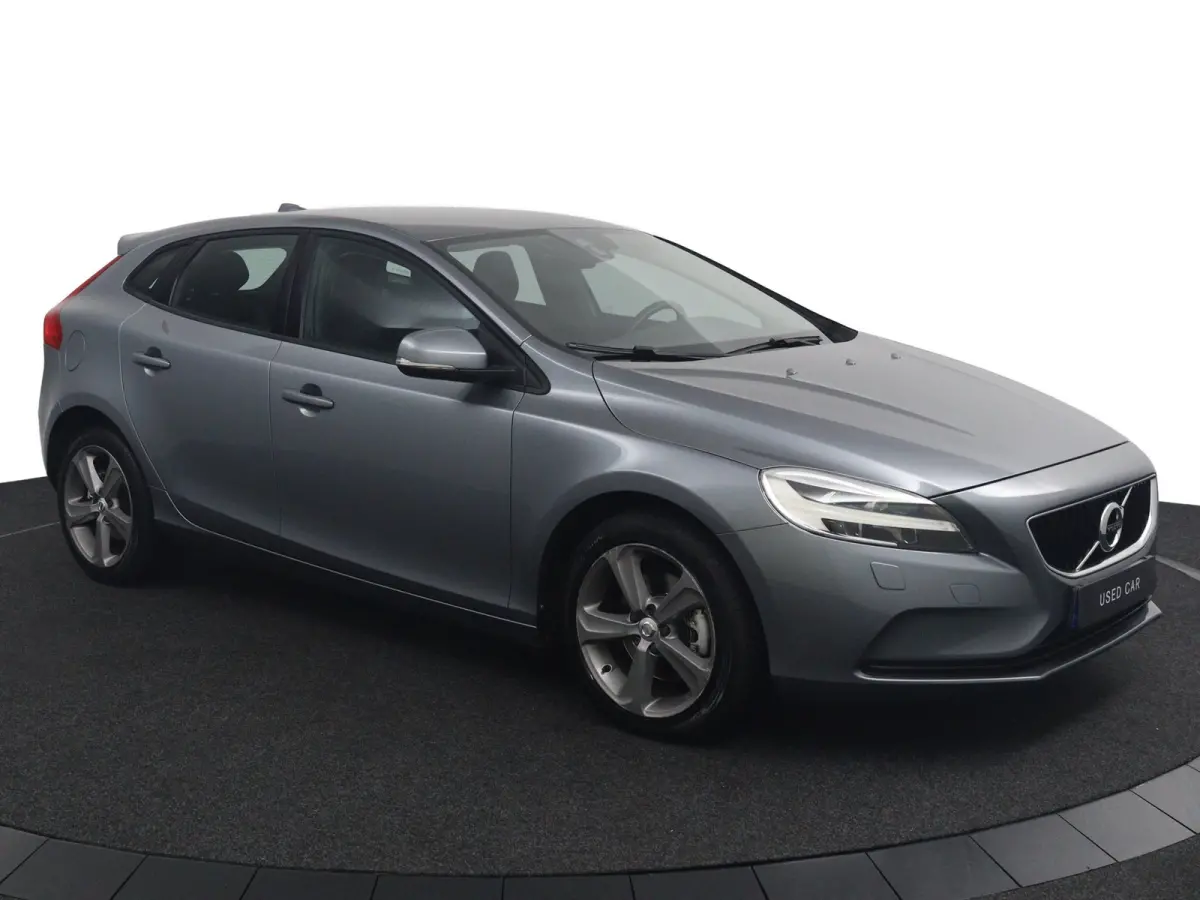 2.0 T3 Nordic+ | Stoelverwarming | Trekhaak | LED | Parkeersensoren Achter |