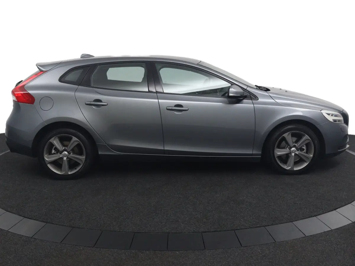 2.0 T3 Nordic+ | Stoelverwarming | Trekhaak | LED | Parkeersensoren Achter |