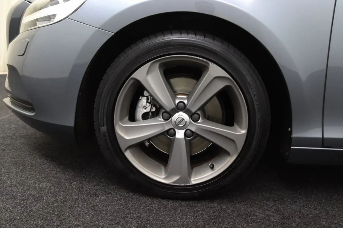 2.0 T3 Nordic+ | Stoelverwarming | Trekhaak | LED | Parkeersensoren Achter |