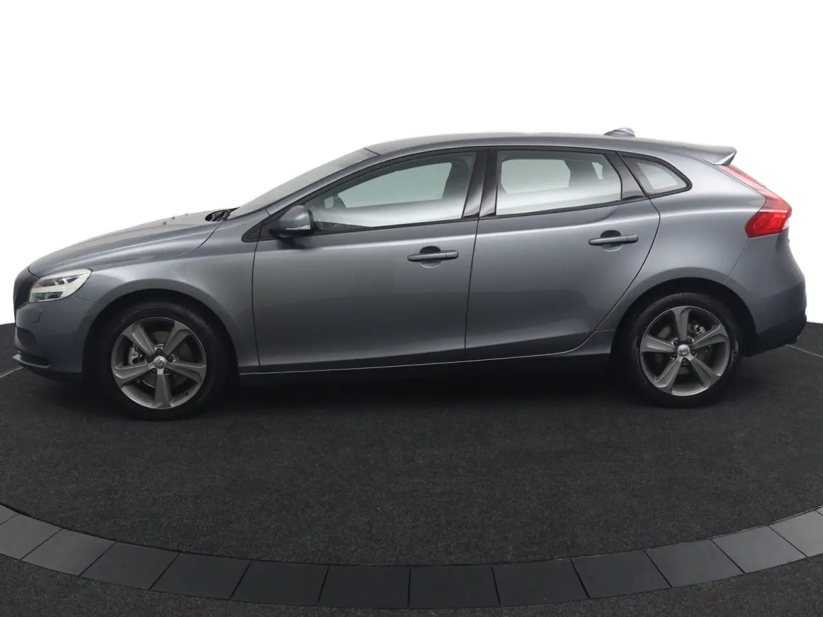 2.0 T3 Nordic+ | Stoelverwarming | Trekhaak | LED | Parkeersensoren Achter |