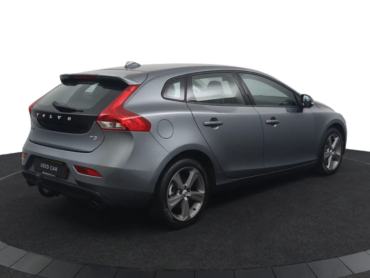 2.0 T3 Nordic+ | Stoelverwarming | Trekhaak | LED | Parkeersensoren Achter |