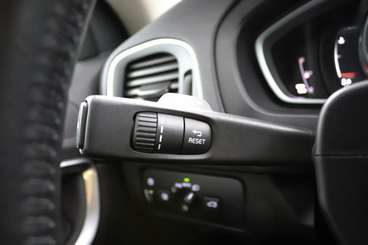 2.0 T3 Nordic+ | Stoelverwarming | Trekhaak | LED | Parkeersensoren Achter |