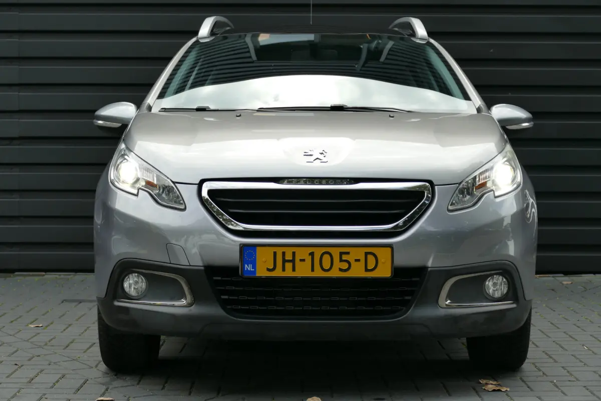 1.2 PURETECH 82PK ACTIVE AUTOMAAT / PANO.DAK / NAVI / LED / PDC / BLUETOOTH / CRUISECONTROL / SCHITTERENDE STAAT !!