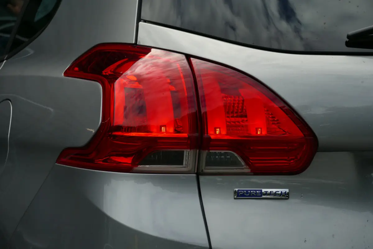 1.2 PURETECH 82PK ACTIVE AUTOMAAT / PANO.DAK / NAVI / LED / PDC / BLUETOOTH / CRUISECONTROL / SCHITTERENDE STAAT !!