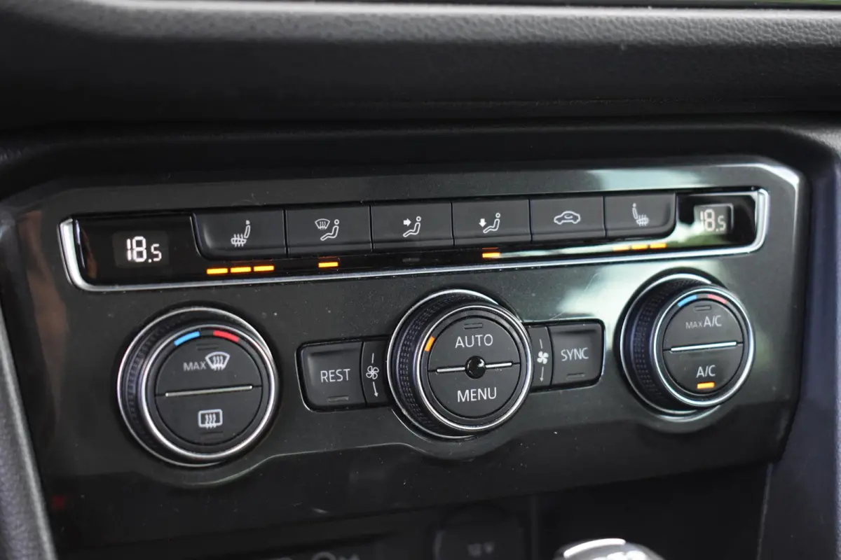 1.4 TSI ACT Comfortline Business Pano Memory 360C Lane ACC