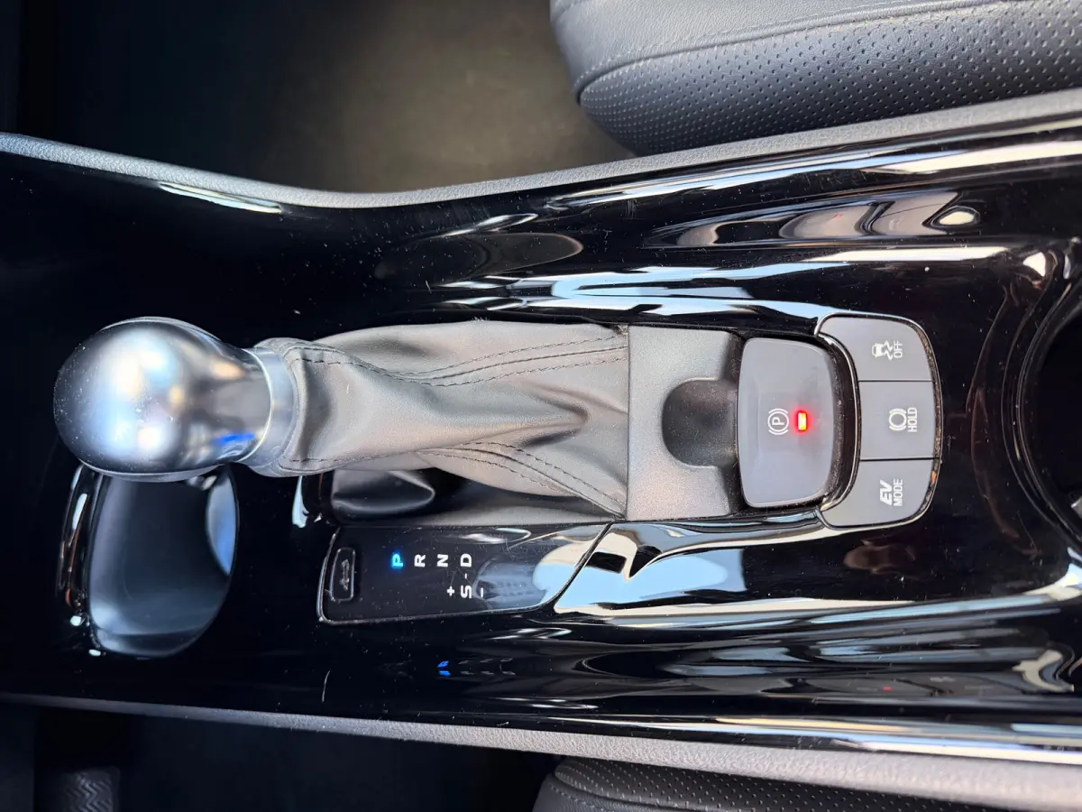 2.0 Hybrid Launch Edition/Camera/Navi/JBL/Leder/Keyless/Dealer-onderhouden