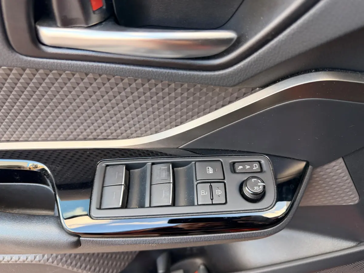 2.0 Hybrid Launch Edition/Camera/Navi/JBL/Leder/Keyless/Dealer-onderhouden